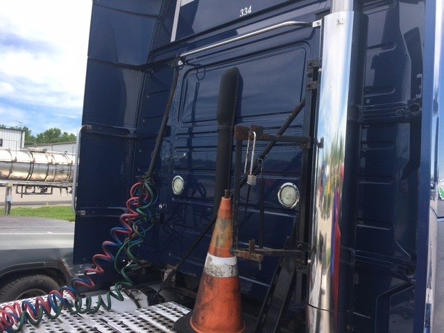 Semi Truck Volvo