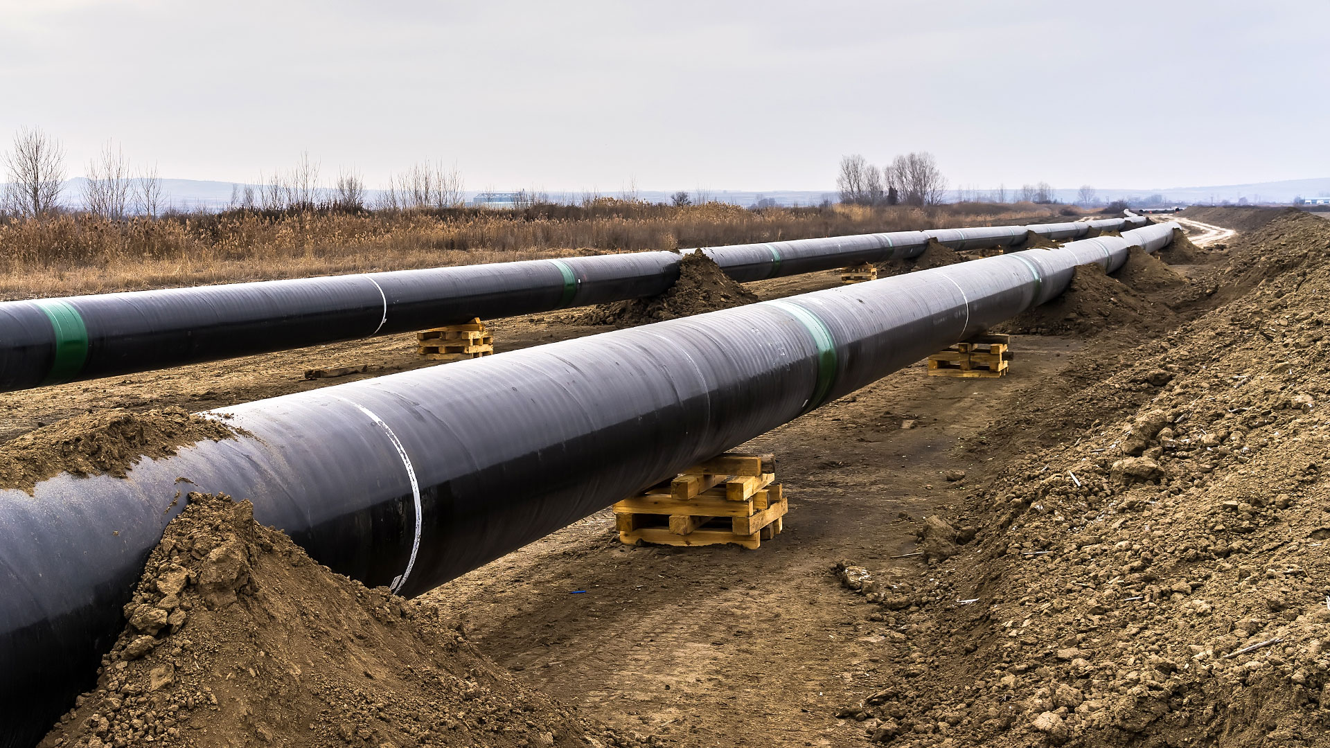https://www.heritagewastesolutions.com/wp-content/uploads/2022/03/domestic_oil_gas.jpg
